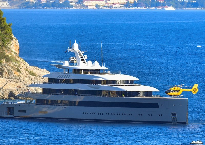 [FOTO] U Dubrovnik uplovila impresivna jahta suosnivača WhatsAppa; stoji 220 milijuna dolara, a na sebi nosi i helikopter