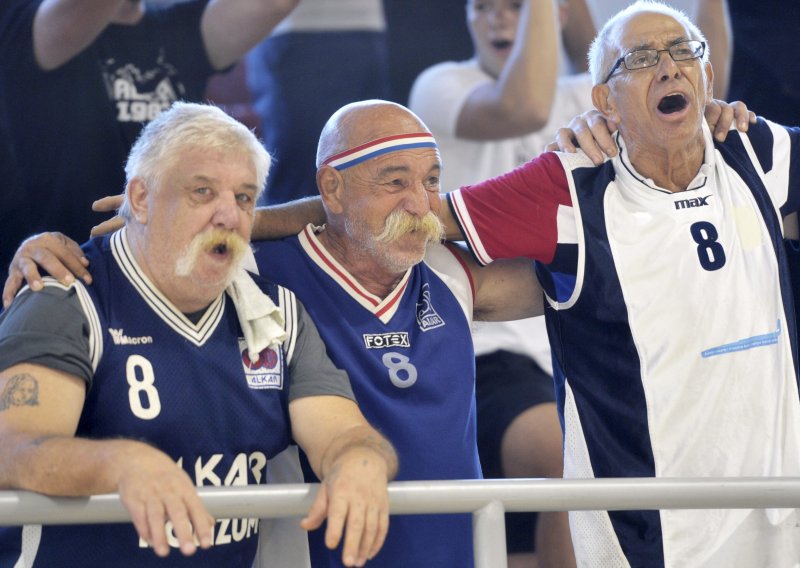 [FOTO] Cibona nije podlegla pod pritiskom glasnih sinjskih navijača; uvjerljivi su bili Osijek, Zadar i Gorica
