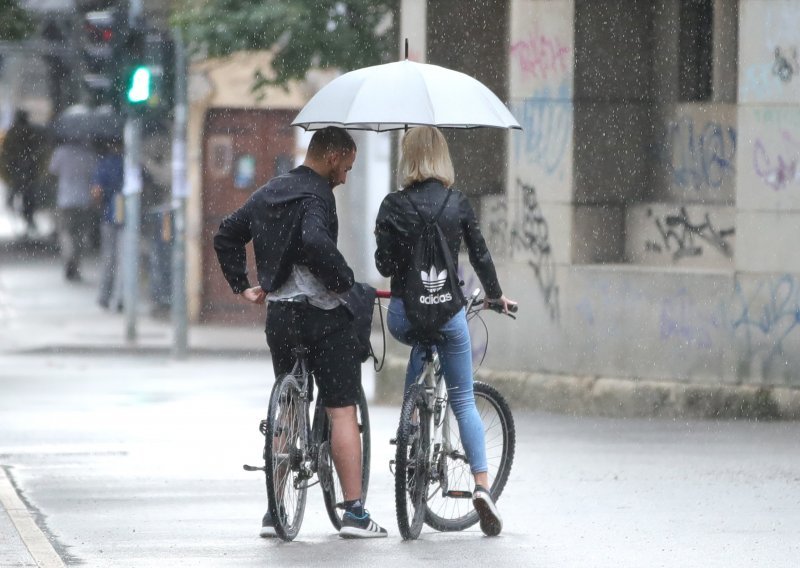 Kiša i pljuskovi i danas, ali samo u Dalmaciji. Olujna bura kod Velebita, a evo što čeka ostatak zemlje