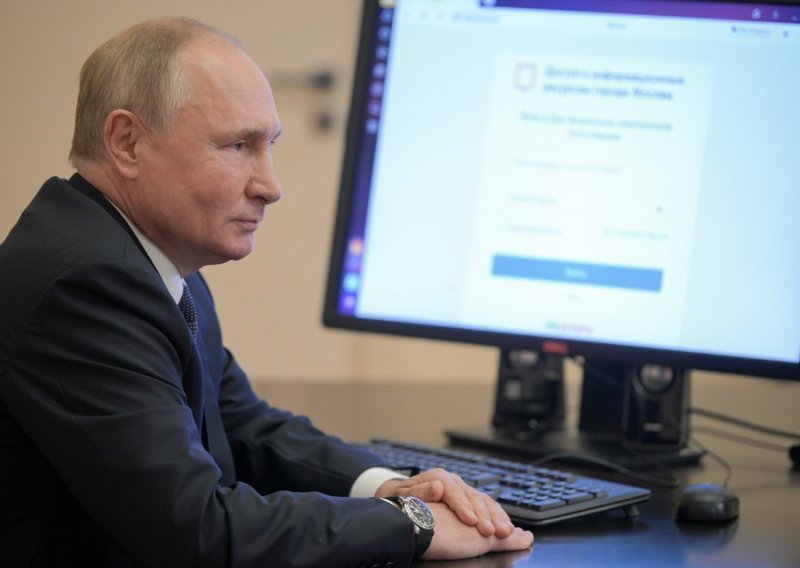 Rusi još danas glasaju: Pobjednik se unaprijed zna, oporbu sabotirali i Google i Apple