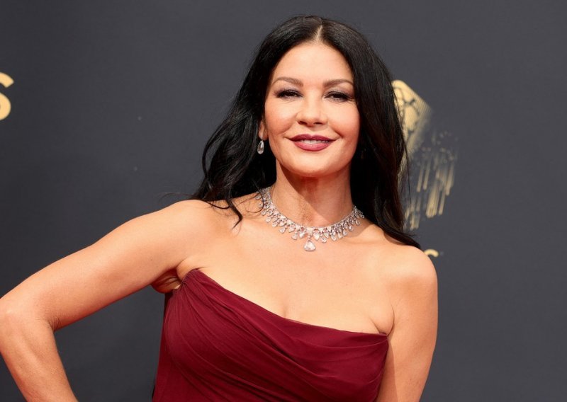 Prava je Morticia Addams: Na opće oduševljenje sviju, Catherine Zeta-Jones javila se sa seta