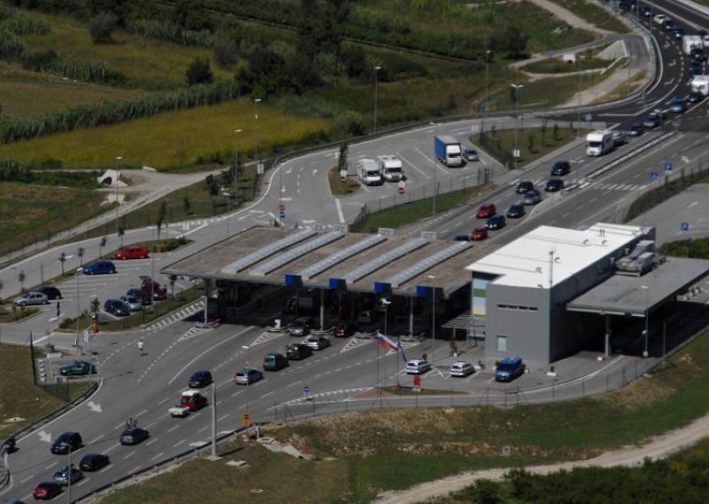 Pijan pokušao bez plaćanja cestarine voziti po Ipsilonu