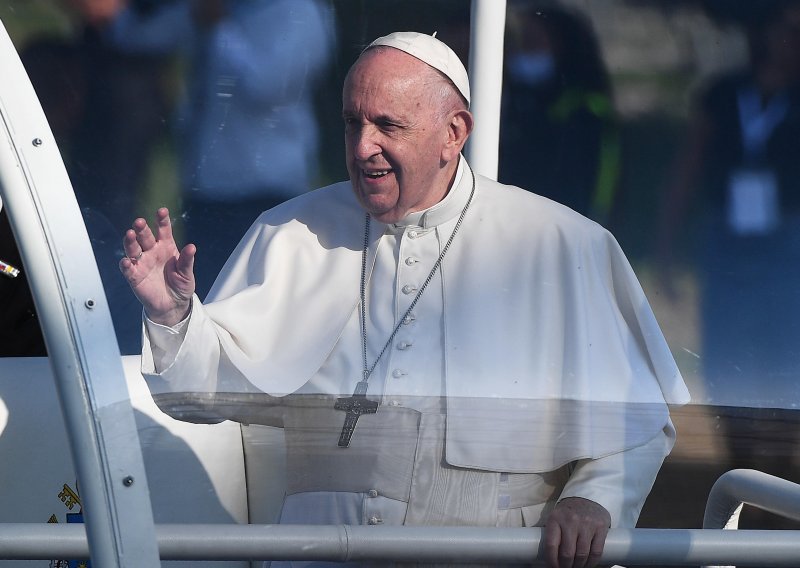 Papa: Nema pregovora o prizivu savjesti zdravstvenih radnika, pobačaj je ubojstvo