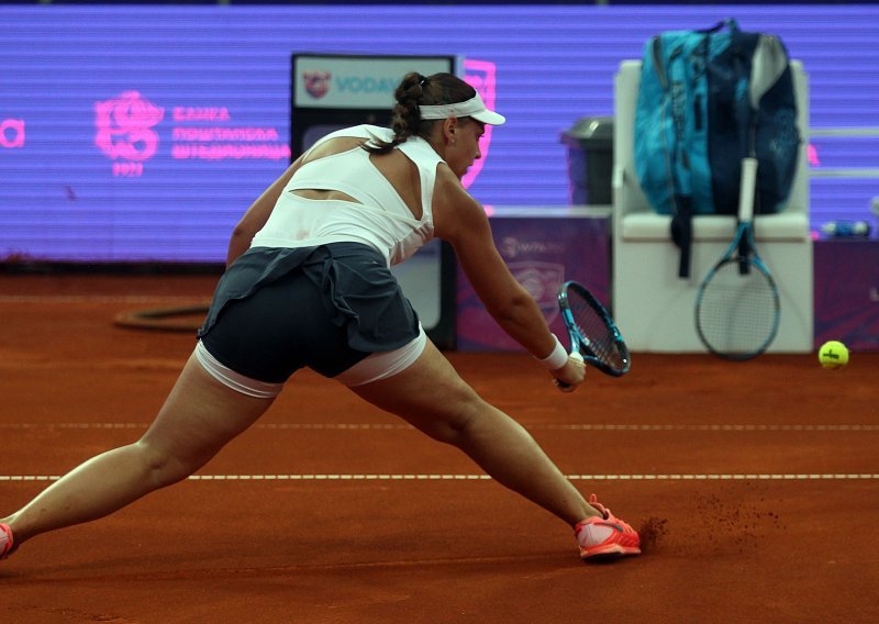 Ana Konjuh brzo se oprostila od turnira u Ostravi; hrvatska tenisačica u prvom setu pružila je dobar otpor favoritkinji, ali se u drugom raspala
