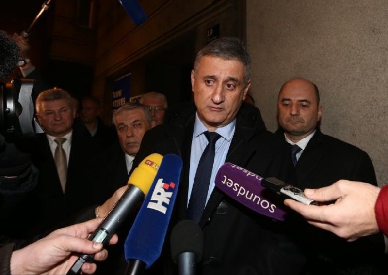 Karamarko: Djeca bi me se sramila da potpišem sa SDP-om