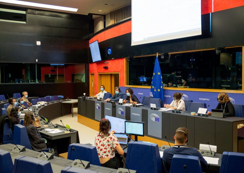 [FOTO/VIDEO] Na konferenciji o budućnosti Europe sudjelovalo i dvoje Hrvata. Pitali smo ih o čemu su raspravljali i kako će pomoći poboljšati život u EU