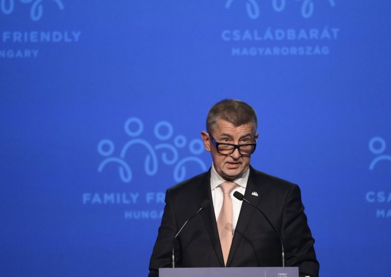 Počinju izbori u Češkoj: Premijer multimilijarder pod pritiskom Pandorinih dokumenata