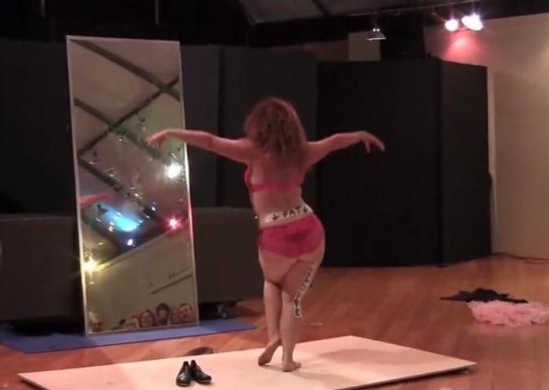 Evo zašto je burleskna plesačica postala internetski hit