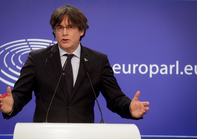 Puigdemont napustio Sardiniju, vraća se na ročište za tjedan dana