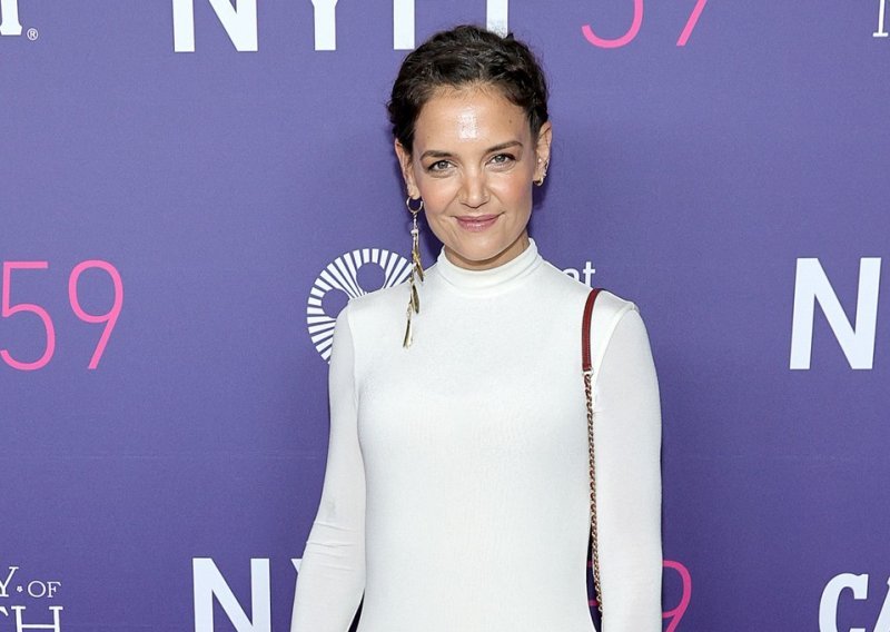 Katie Holmes zadivila u elegantnom izdanju i dokazala kako bijela haljina nije rezervirana samo za ljeto