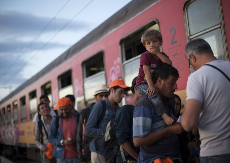 Mađarska ne dopušta ulazak migranata vlakom iz Srbije