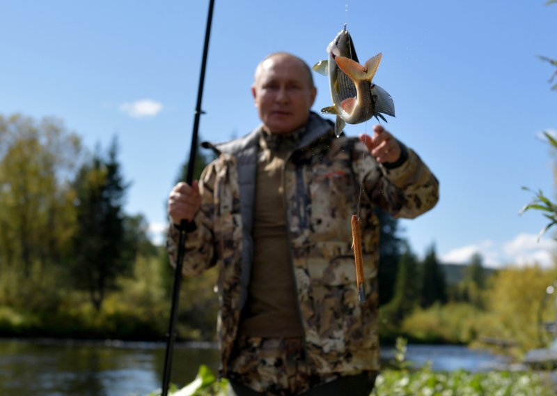 [FOTO] Putin nakon kratke samoizolacije otišao na odmor; pogledajte što je radio u Sibiru