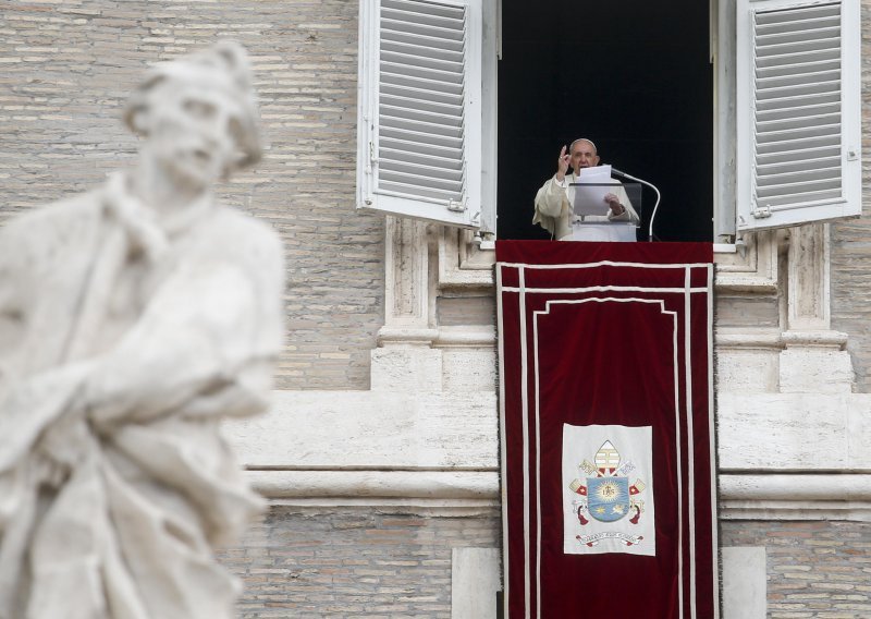 Papa Franjo o pedofiliji u Francuskoj: Želim izraziti svoj sram zbog preduge nesposobnosti Crkve da to stavi u središte svog djelovanja