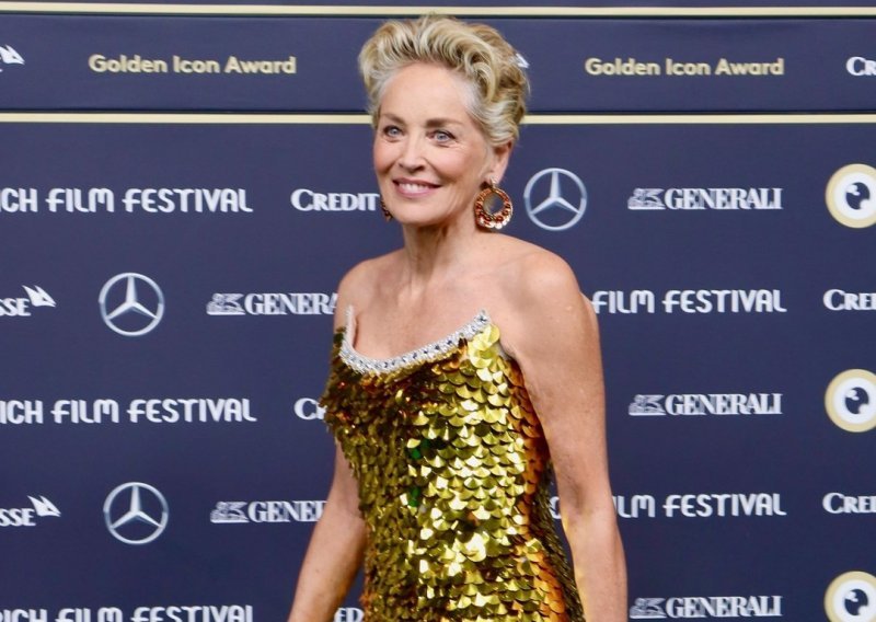 Blještavi stajling: I u sedmom desetljeću ljepota Sharon Stone ne blijedi