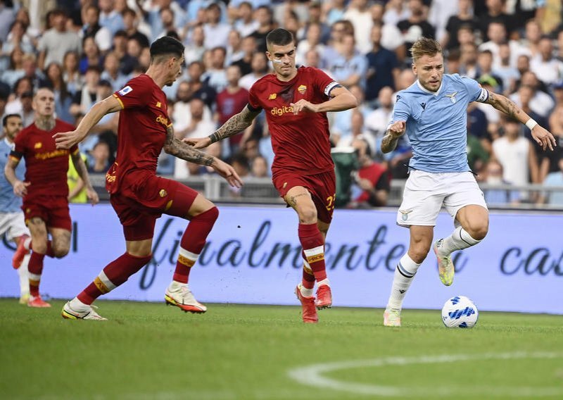 [FOTO] Jose Mourinho izgubio veliki gradski derbi, Lazio je u golijadi na Olimpicu bio bolji od Rome; Napoli i dalje neporažen...