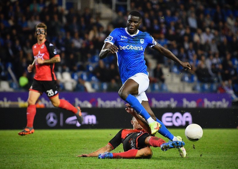 [FOTO] Genk je uoči Dinama uvjerljivo slavio, a junak pobjede bio je čak 201 centimetar visoki nigerijski napadač koji je zabio hat-trick