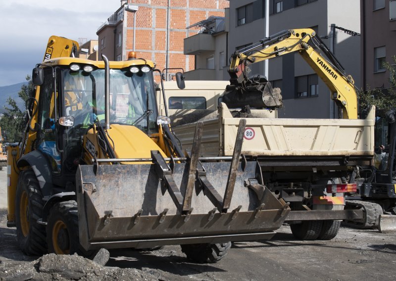 [FOTO] Prometni čepovi na Trešnjevci zbog zatvaranja dijela Selske ceste, radovi će trajati do srijede