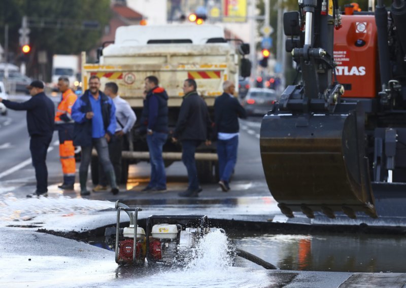 Opet pucaju vodovodne cijevi u Zagrebu! Ovog puta u Španskom, Vrapču i Peščenici