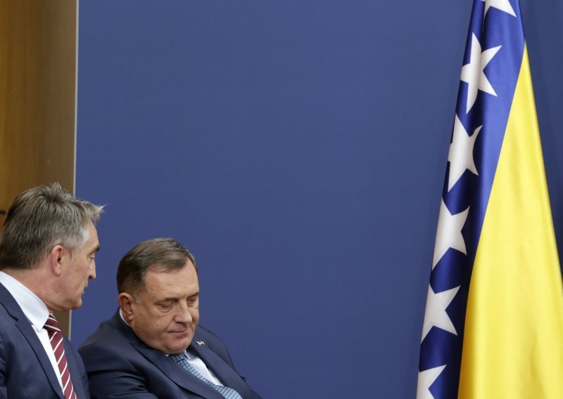 Komšić: Dodika je obuzelo ludilo