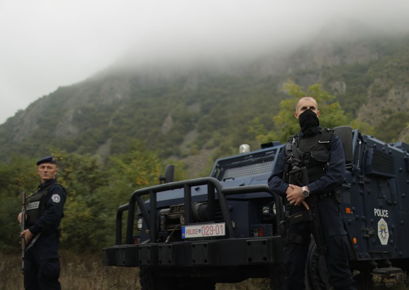 [FOTO] Kriza na sjeveru Kosova ne posustaje: Blokade kod granice i dalje traju, hoće li diplomacija uroditi plodom?