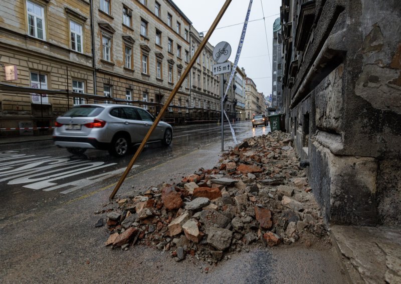 Dječaku u srcu Zagreba na glavu pao dio pročelja zgrade i to s Gradskog ureda za obrazovanje