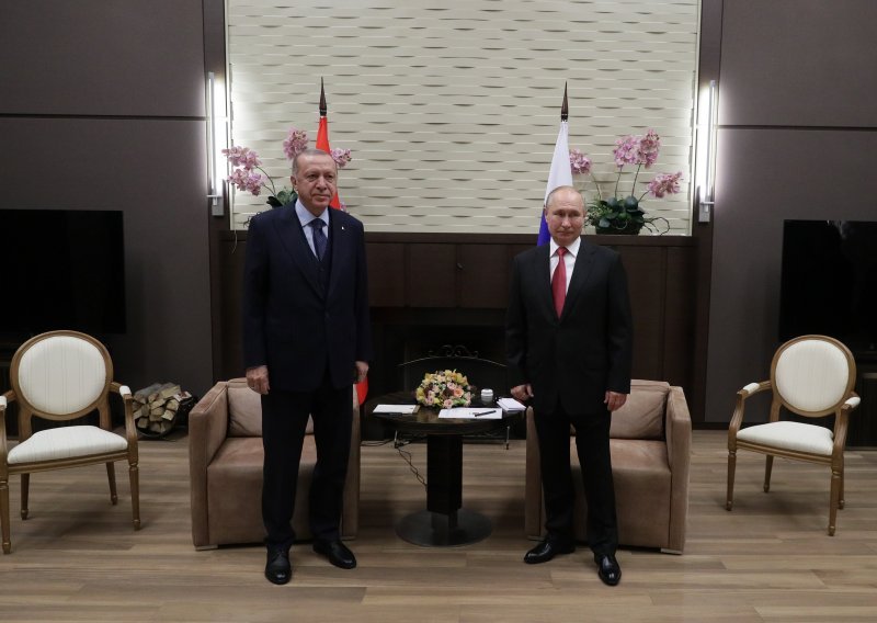 Putin preporučio Erdoganu da za drugu dozu uzme Sputnjik, ali je turski kolega već cijepljen - Pfizerom