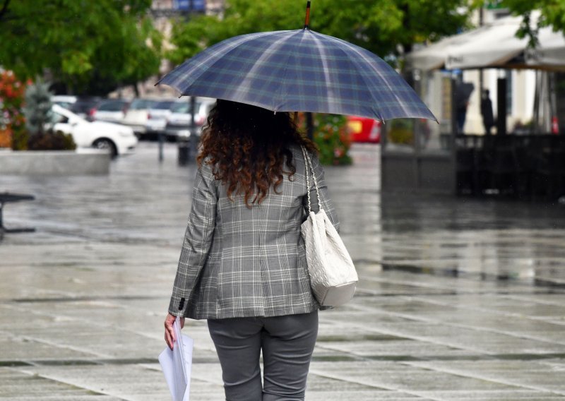 Stigla je promjena vremena: Kiša i grmljavina u unutrašnjosti, pljuskovi i u Dalmaciji