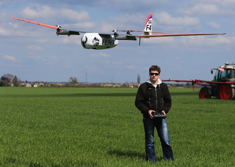 [FOTO/VIDEO] Hrvatskim farmama i poljima sve više vladaju umjetna inteligencija, autopiloti, dronovi i roboti