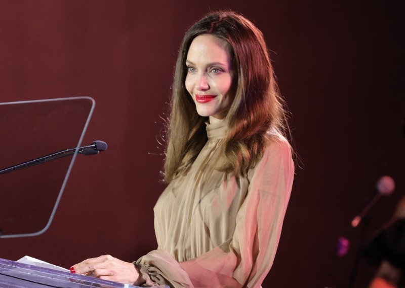 Nikome nije više ništa jasno: Angelina Jolie ponovno snimljena s bivšim suprugom
