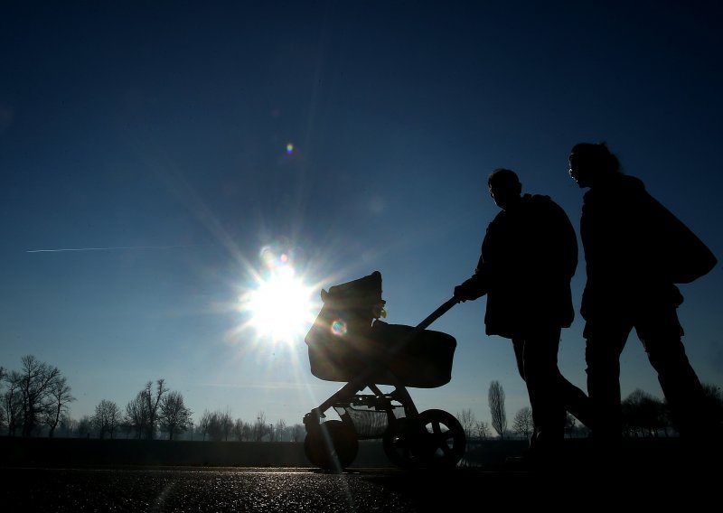 Dobre vijesti za mlade mame i tate: Puna plaća tijekom cijelog porodiljnog