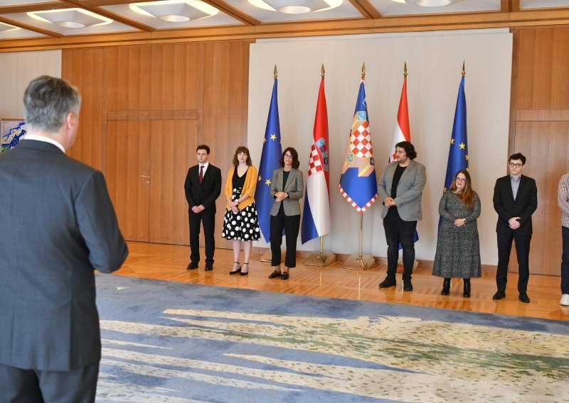 Predsjednik Milanović s predstavnicima Hrvatskog debatnog društva