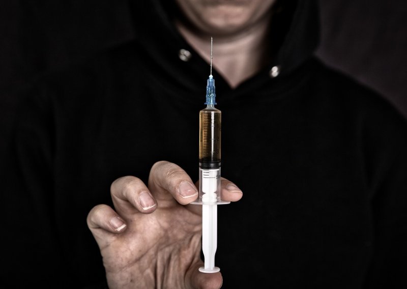 Unuku prve državne revizorice određen pritvor zbog kilograma heroina