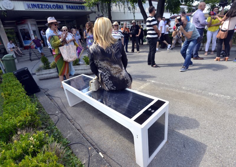 Solarna klupa postavljena u Zagrebu