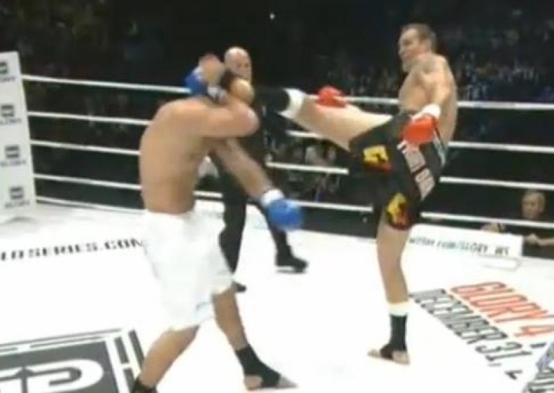 K-1 kralj brutalnim 'high-kick' nokautom stigao do titule!