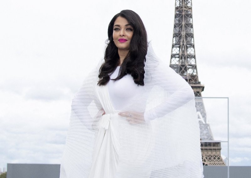 Sjećate li je se: Bivša Miss svijeta pokorila Pariz svojom neprolaznom ljepotom