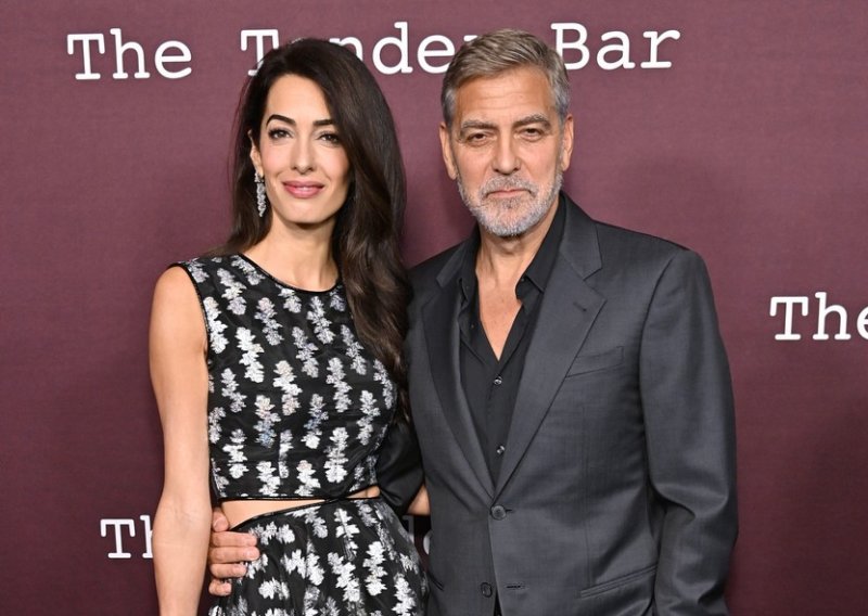 Nakon dugo vremena Amal Clooney pojavila se u javnosti i maštovitom haljinom ukrala svu pozornost