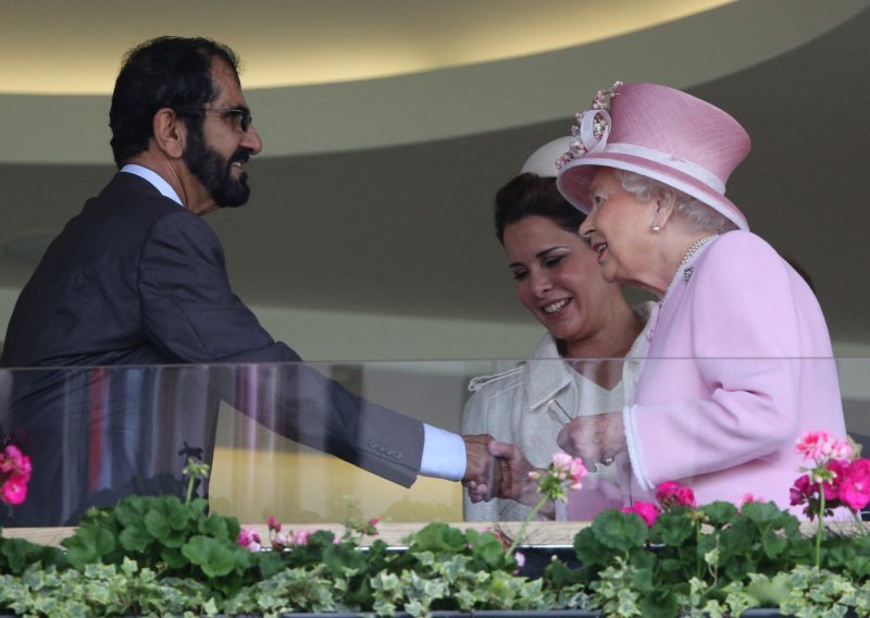 Nove muke za kraljicu Elizabetu: Njezin prijatelj šeik, vladar Dubaija, optužen je za ilegalno prisluškivanje telefona u Velikoj Britaniji