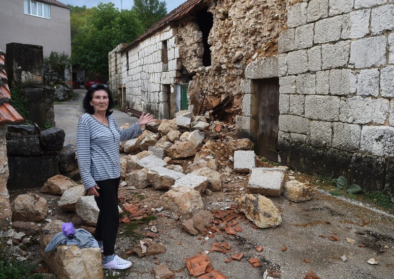 [VIDEO/FOTO] Neznatne štete nakon sinoćnjeg potresa, sve službe pregledavaju teren. Stožer civilne zaštite Trilja prošao plan za slučaj jačeg potresa