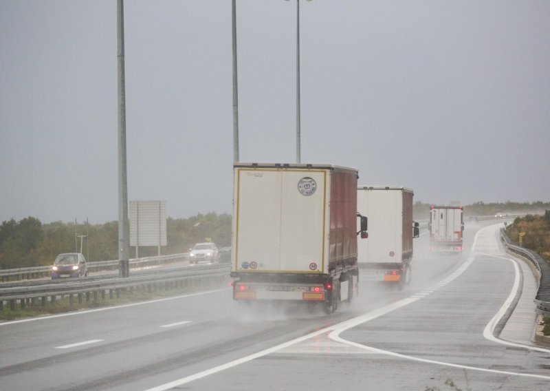 Oprezno u prometu: Zbog orkanskog vjetra zabrane na A1 i A6