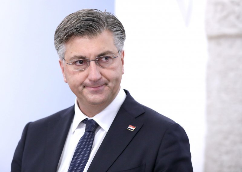 [VIDEO] Plenković ne strahuje od sankcija EU-a zbog nasilja nad migrantima, a o situaciji u Zagrebu kaže: Katastrofa! Filipović je space shuttle za sve njih