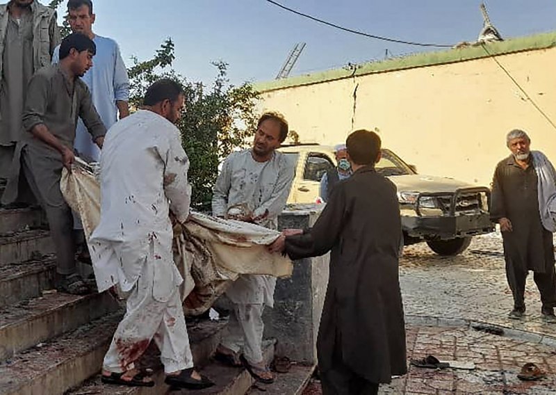 Eksplozija u džamiji: Najmanje 50 mrtvih i deseci ranjenih u napadu u Afganistanu, strahuje se da je broj žrtava mnogo veći