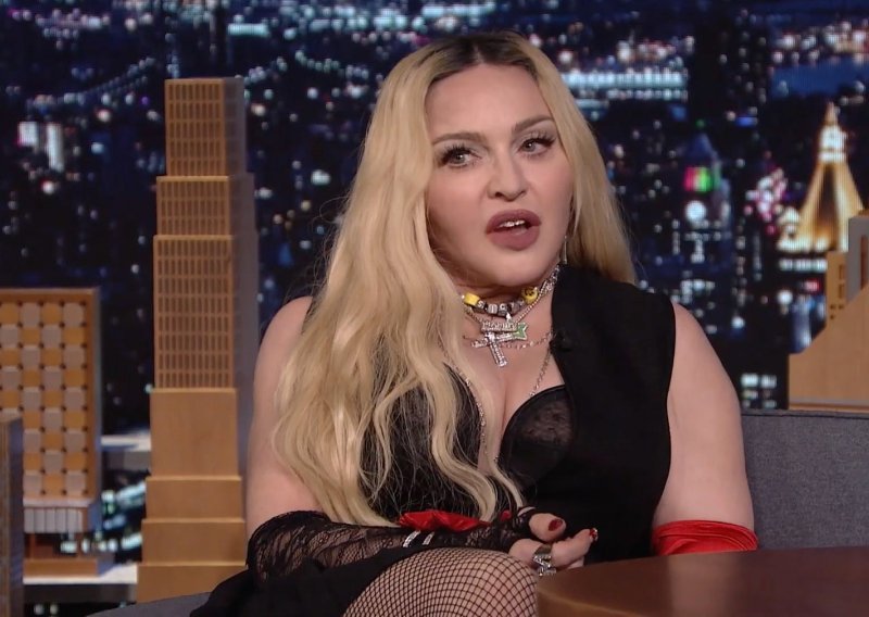 Madonna napravila pravi show i golišavim perfomansom šokirala poznatog voditelja i gledatelje