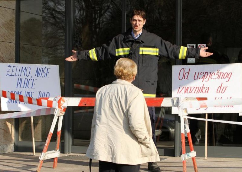 Očajni radnik zatvorio ulaz u Dioki