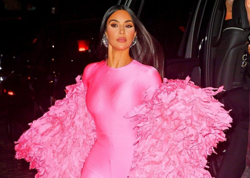 Pomiče modne granice: Ovo je jedno od luđih izdanja u kojima se pojavila Kim Kardashian
