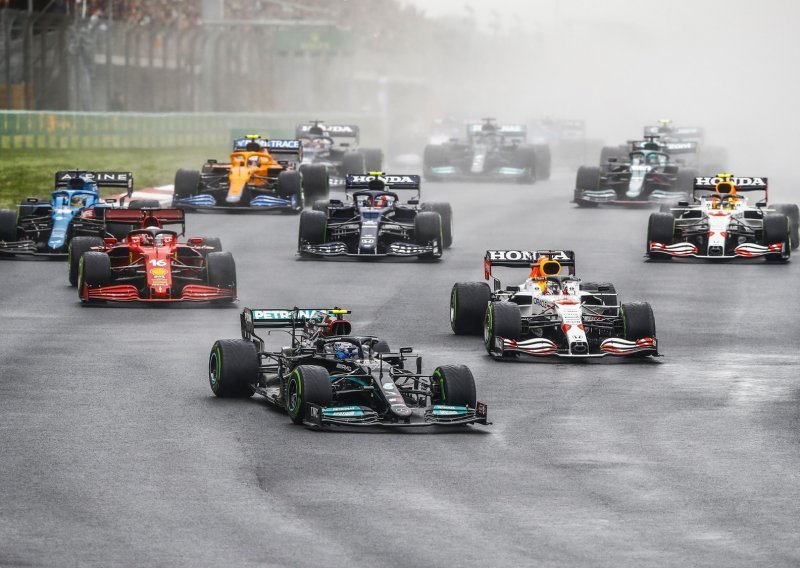 [FOTO] Bottas najbrži u kišnoj utrci, Verstappen je drugim mjestom 'preskočio' Hamiltona u ukupnom poretku borbe za naslov prvaka