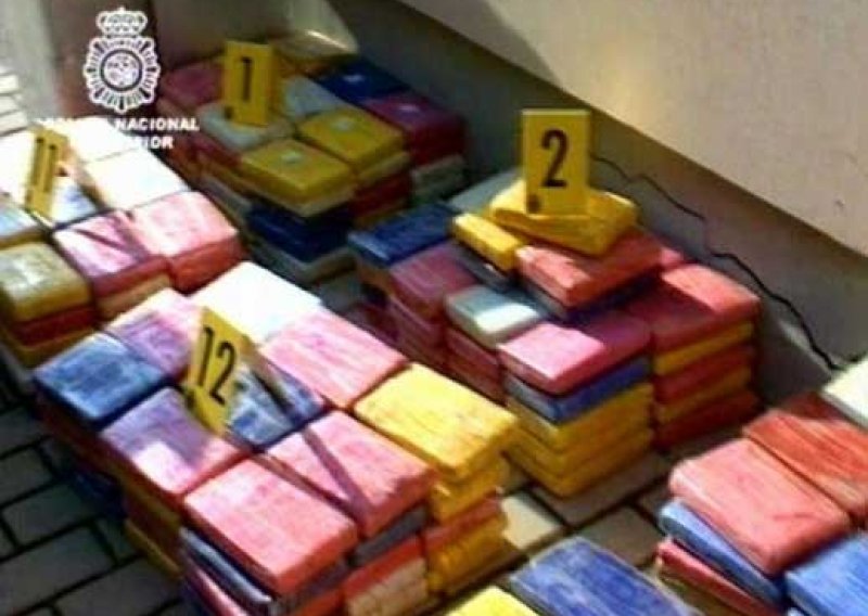 Dilali 180 kilograma kokaina pa pušteni uz jamčevinu