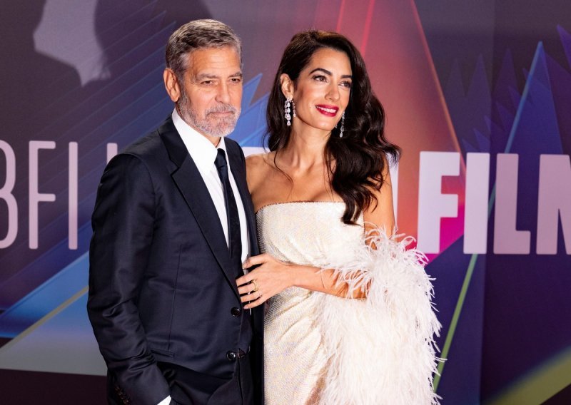 Zablistala u bijelom: Amal Clooney servirala holivudski glamur na crvenom tepihu