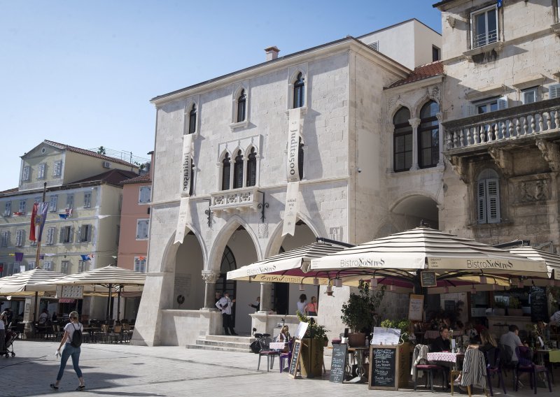 Lopov iz Stare gradske vijećnice u Splitu ukrao sliku