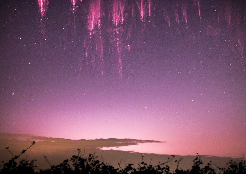Francuski fotograf s Mosora snimio vatrenjake, vrlo rijedak meteo fenomen. Pogledajte kako izgleda