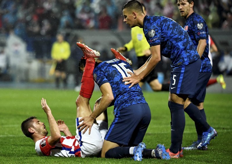 Slovački mediji raspisali se nakon remija kod Hrvatske o propuštenoj prilici te žalosnoj istini dvije utakmice prije kraja kvalifikacija za SP